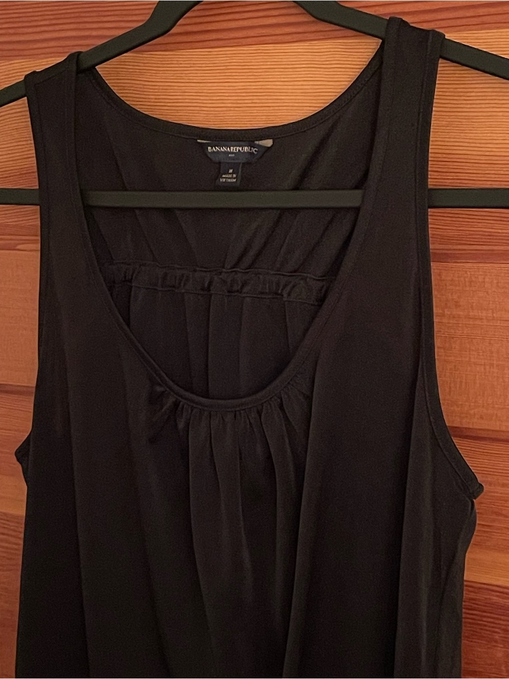 Banana Republic Black Scoop Neck Tank Top - EUC - Medium